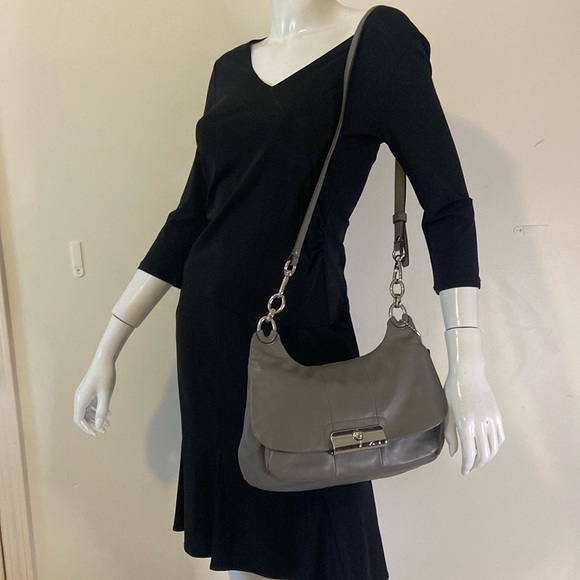 Beautiful Gray Coach Soft Leather Purse - Picture 2 of 8